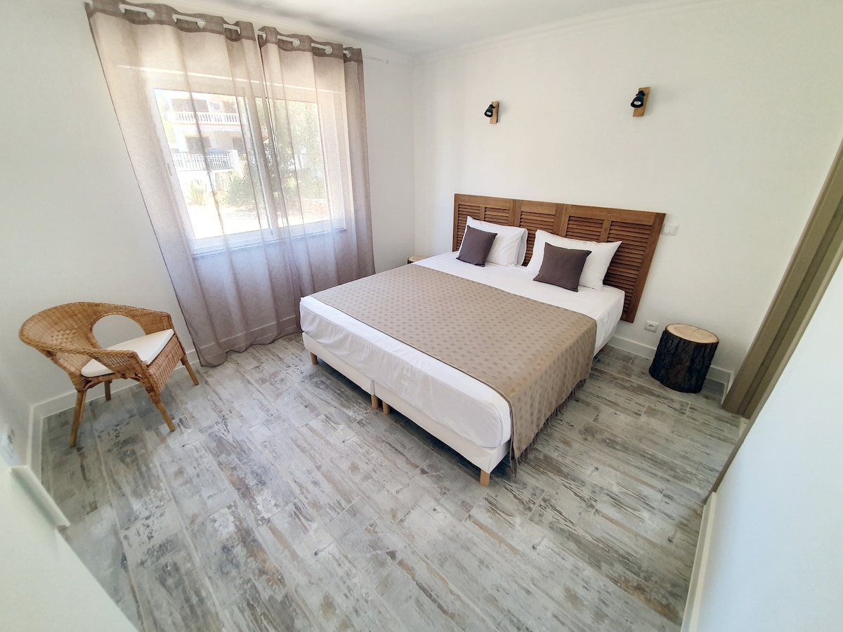 Kamer links op de begane grond