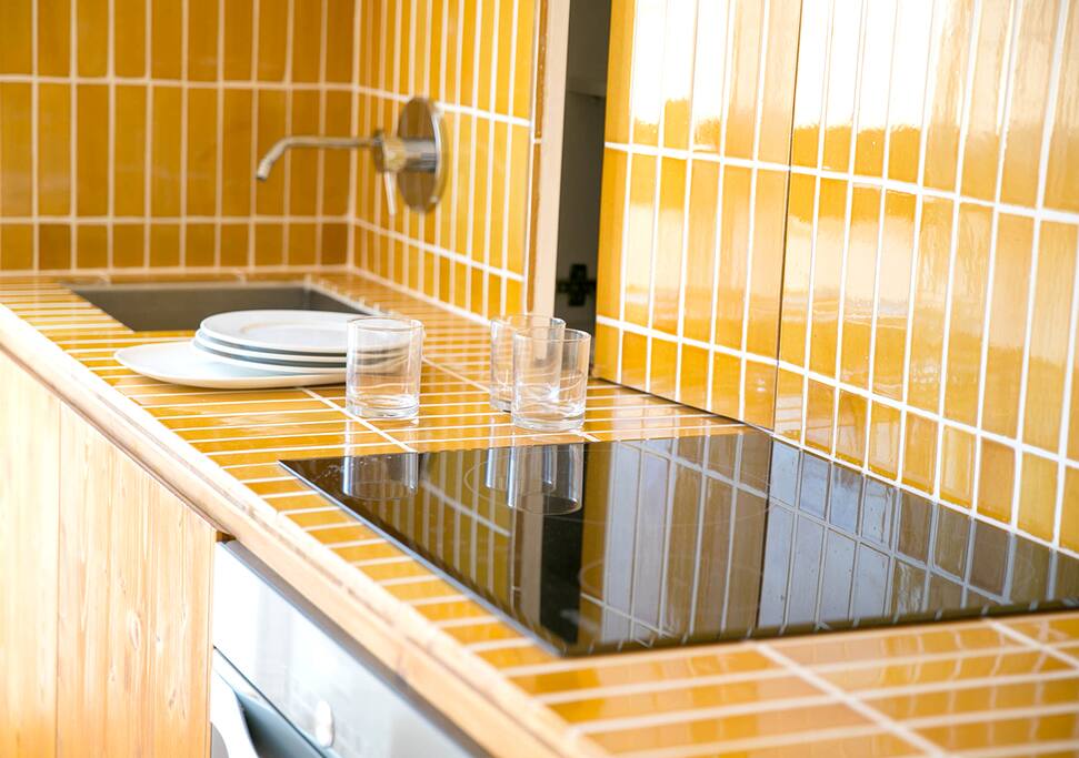 full equip kitchen ( microwave,oven, dishwasher, refrigerator ... )