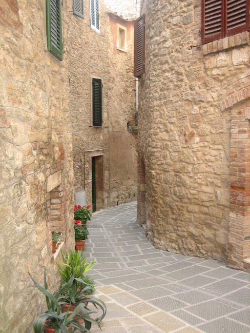 Via Virtuosi - Il borgo medievale di Rapolano Terme