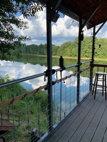 Relaxing Riverside Paradise!