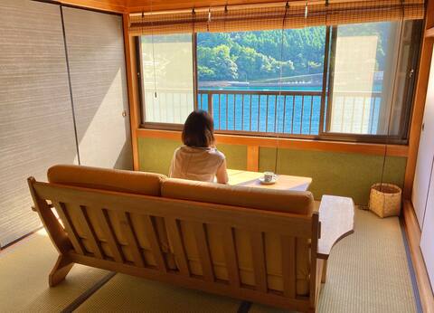 The private guest house with a  view of the sea.