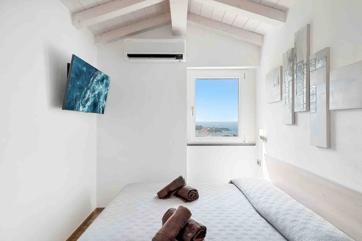 חדר שינה 1. מיזוג אוויר, ערכת מגבות ומיטה זוגית איכותית.