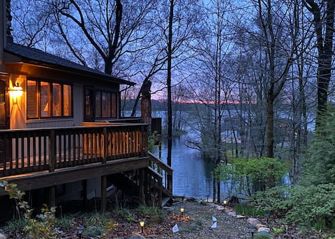 Maple Leaf Lodge on Corey Lake waterfront