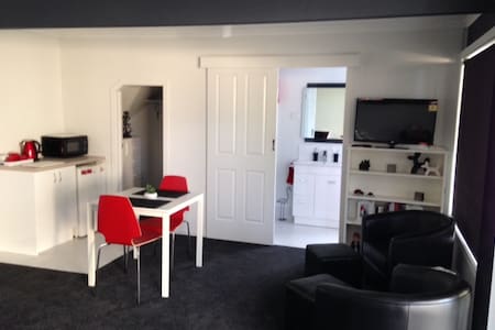 Victor Harbor 3 Bedroom Luxury Apartment(45).jpg