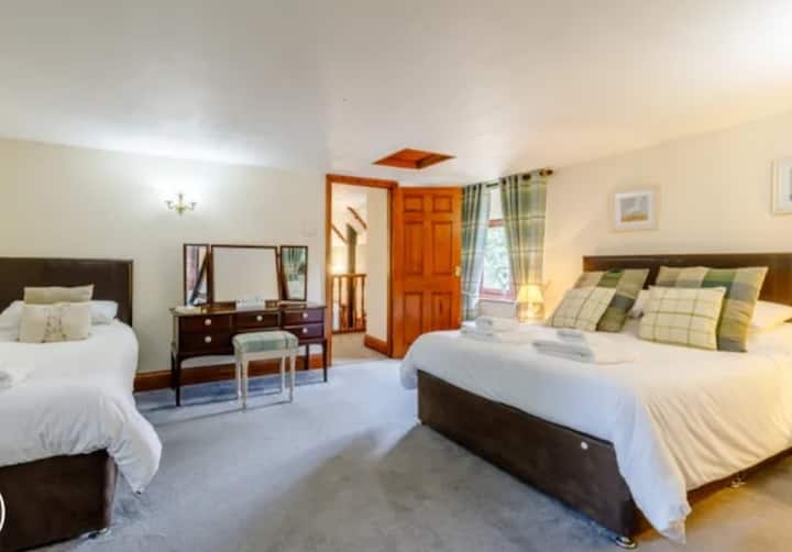 Upstairs bedroom with single and double bed 