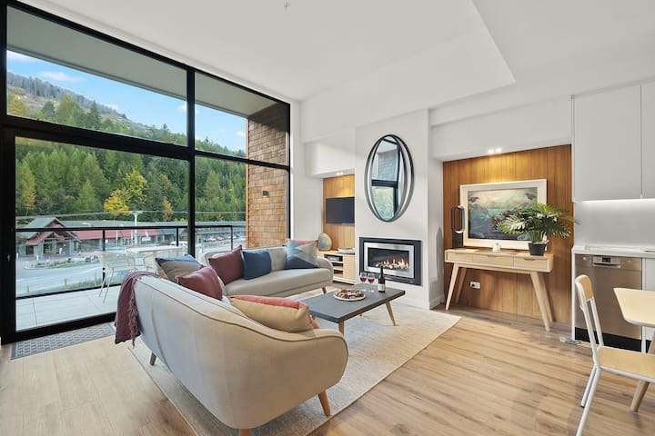 Alpine View Penthouse | Sunny Balcony - Queenstown