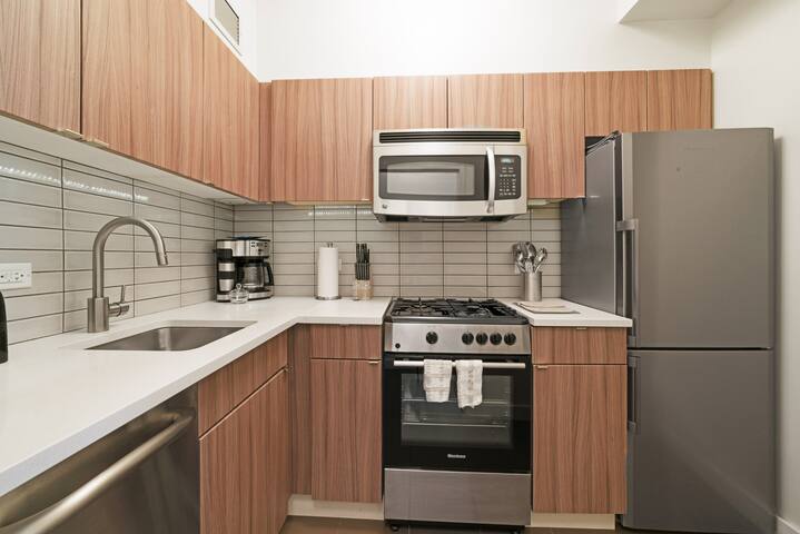 Midtown 2 Bed Full Kitchen gallery image 3