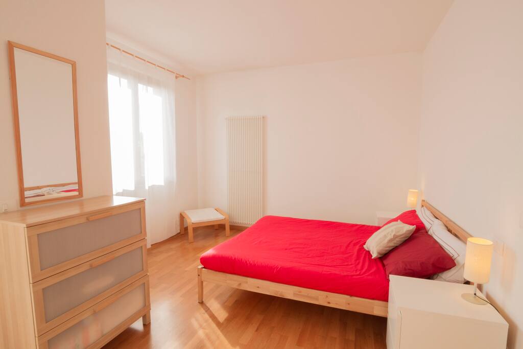 Camera con letto matrimoniale con terrazza - Bedroom with queen-size bed with terrace