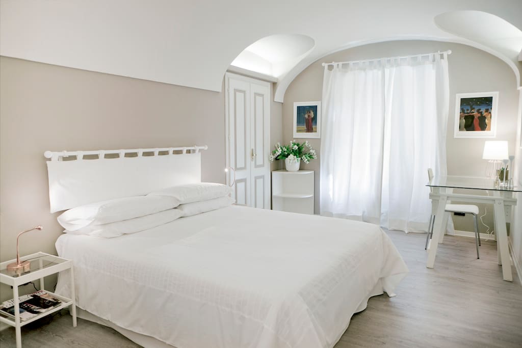 Camera con letto matrimoniale