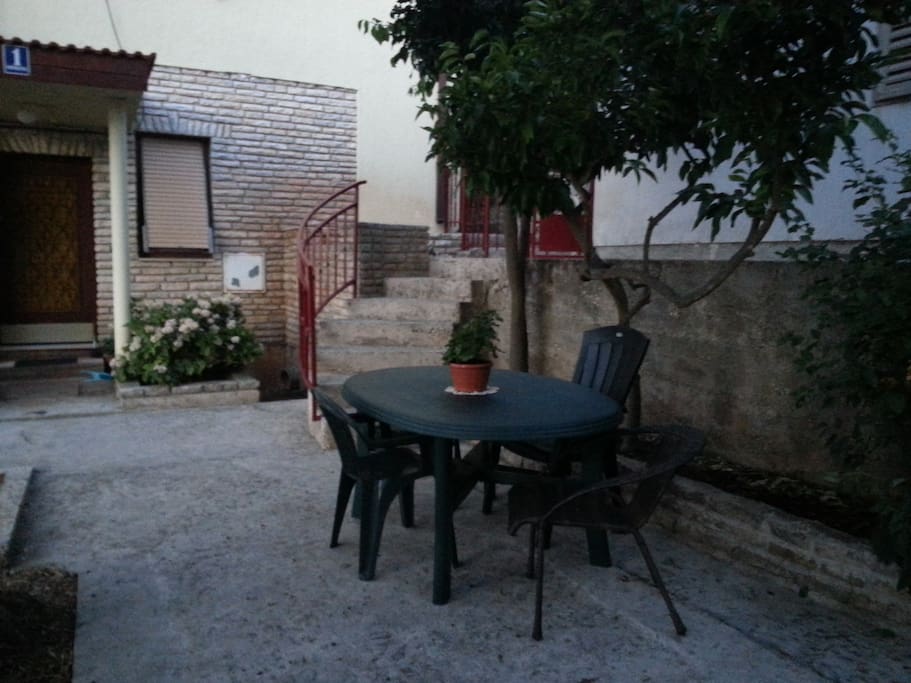 Patio/garden dining area (enclosed)