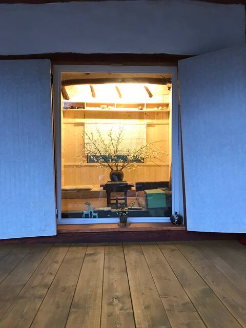 Dacheonjae (), a private house in the countryside, a space for emptiness and rest in the green natur