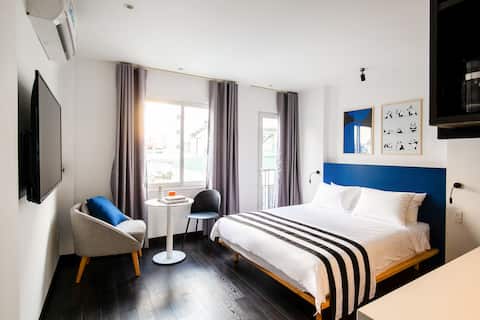 Central Studio + Balcony @ Ben Thanh by CIRCADIAN