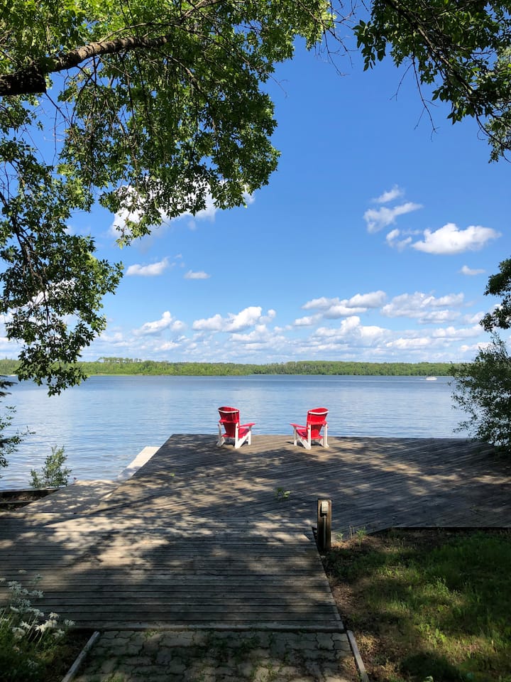 Incredible Lakefront Cabin Hottub/Steam Room Cabins for Rent in Lac du Manitoba