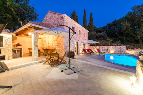 Holiday Home Marina - with private pool