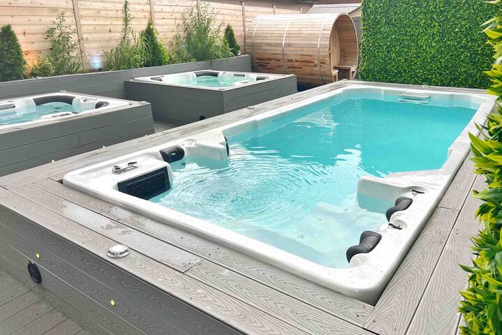 private backyard SPA oasis in Toronto gallery image 3