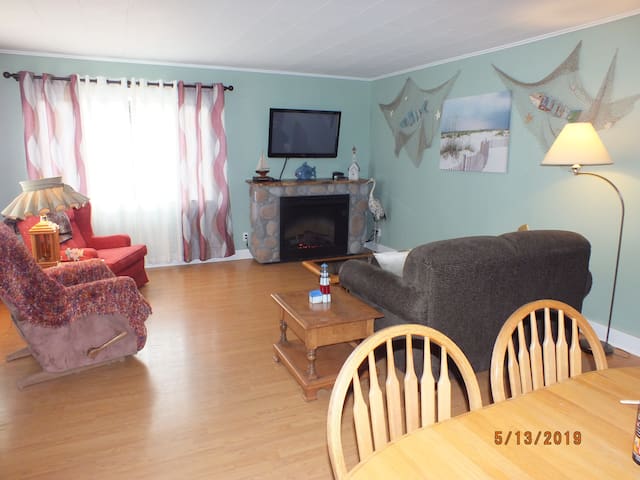 DOLLHOUSE 4br - R&S Vacation Homes