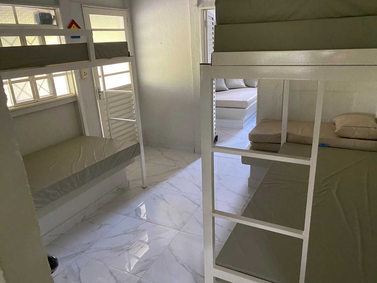 Vitanda na vitanda vya ghorofa vyote ni vipya kabisa na vimetakaswa.