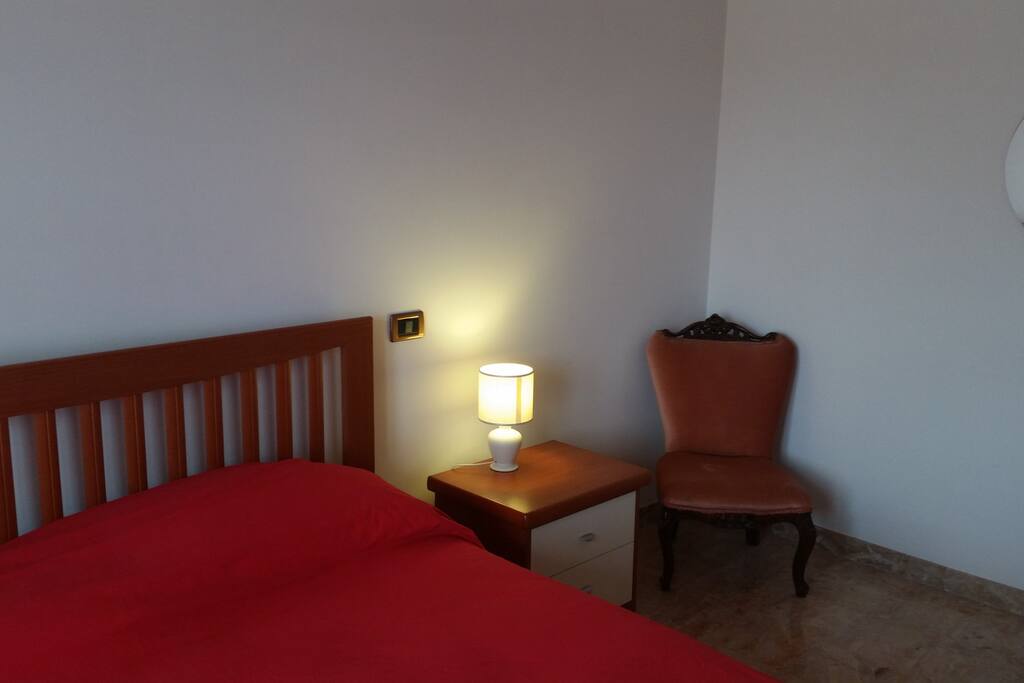 Camera da letto con amplio balcone