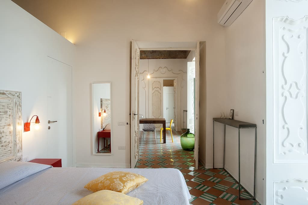 Panoramica da camera da letto a soggiorno