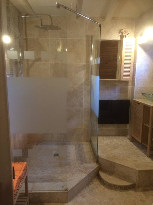 Douche spacieuse
