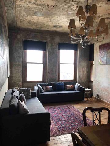 .Beautiful huge unit with lots of art on the wall gallery image 4