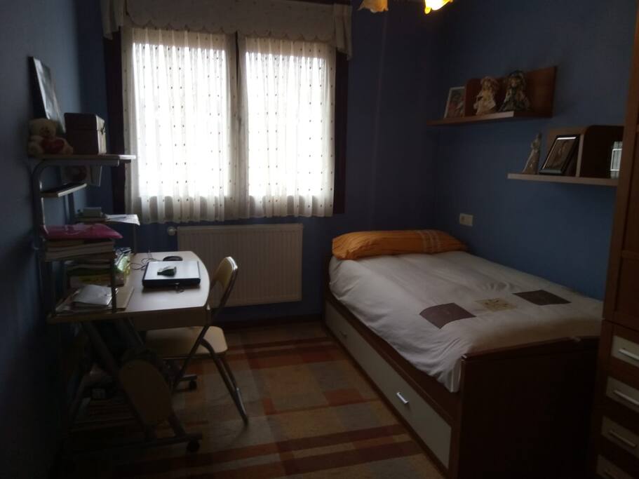 Cama de 90 nido, son 2 camas.