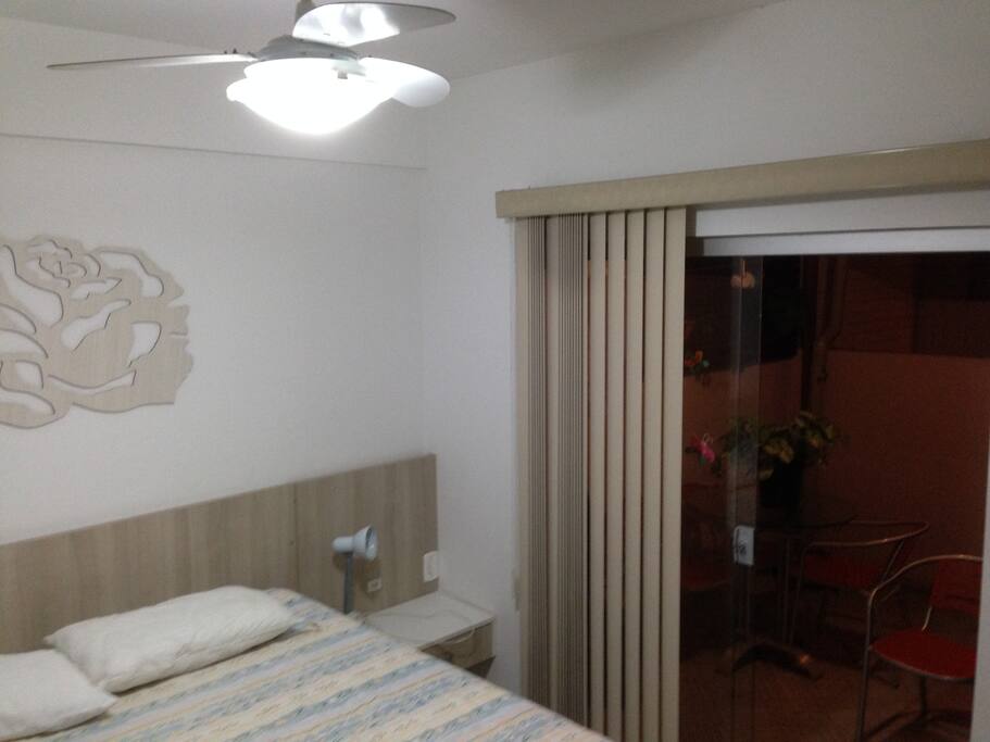 Quarto com acesso ao terraço