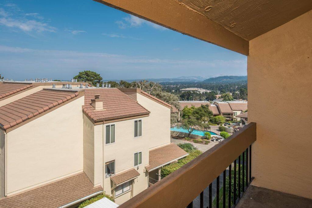 Pool Valley View