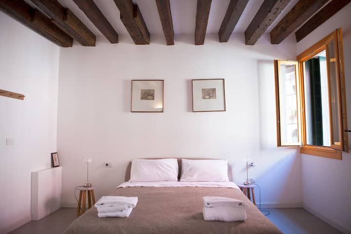 מיטת קינג סייז זוגית