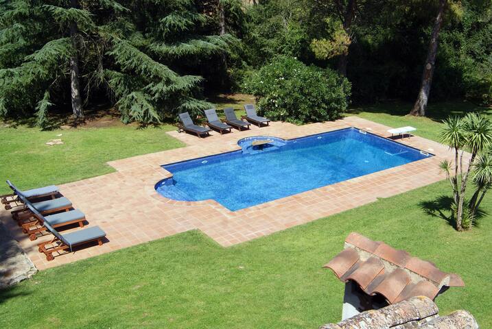 Beautiful Country Villa with pool gallery image 2