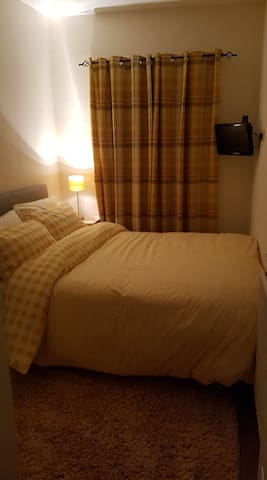 Warm and cosy bedroom...FEMALES ONLY