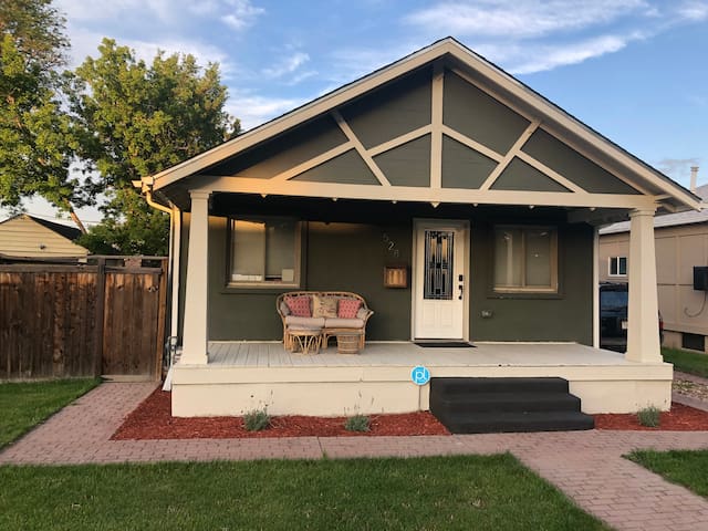 Cozy private room in urban Denver bungalow.