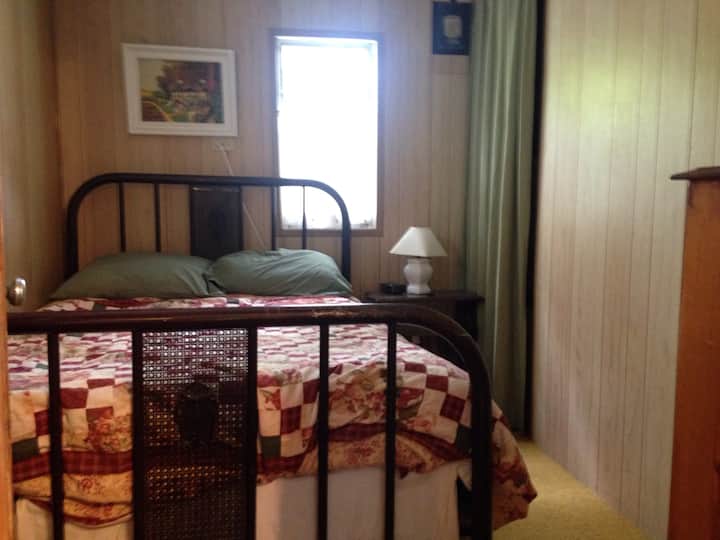 Dormitorio 1 con cama doble.