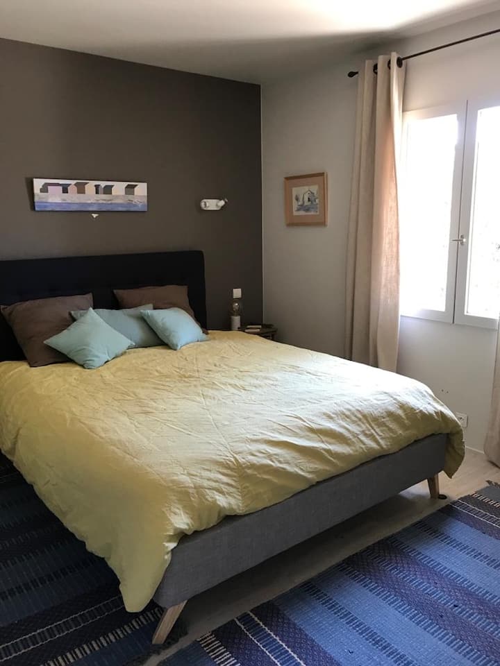 1 ห้องนอนพร้อมเตียงคู่ขนาด 160 ซม.