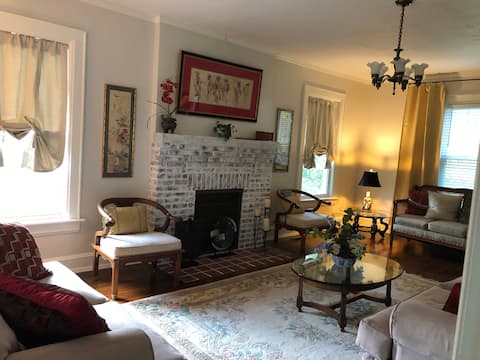 Beautifully updated 1920 home/private, quiet, cozy