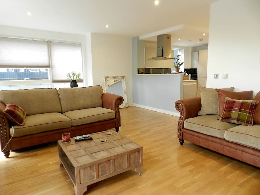 Underfloor heating in entire flat. Classic style furniture in a modern setting.