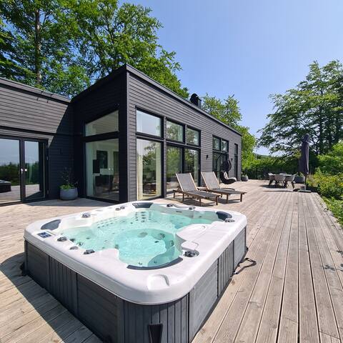 Villa Bjäre, Ocean View House with Outdoor Jacuzzi