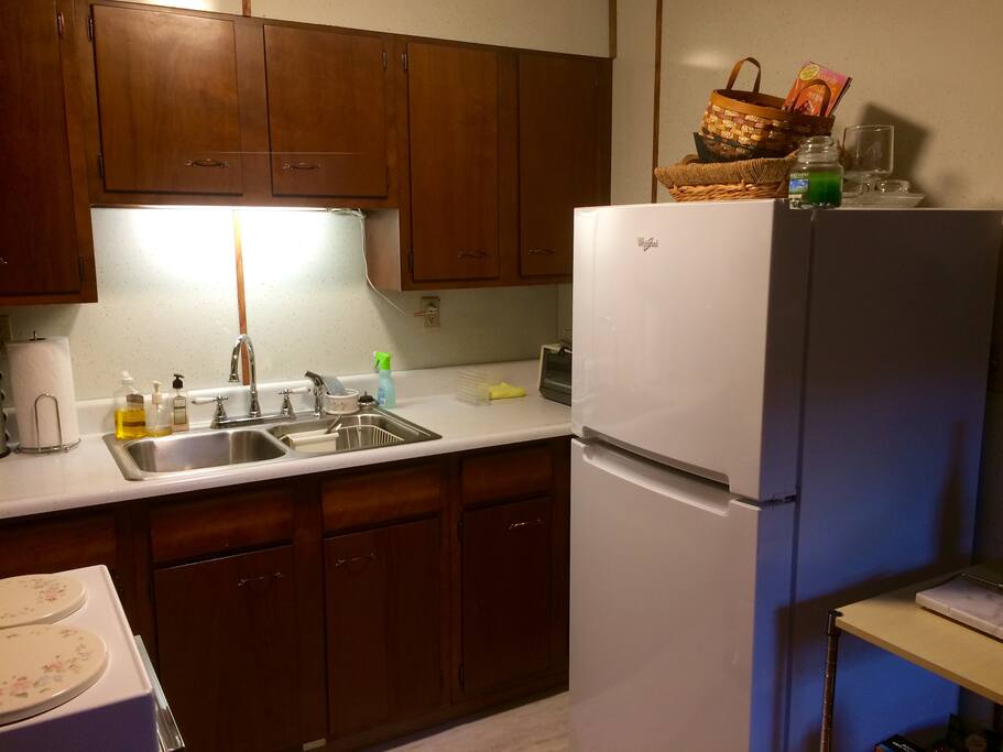 Fully equipped - Keurig, stove, toaster oven, microwave, dishes, etc.