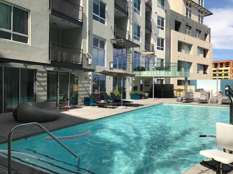 Main pool and jacuzzi area