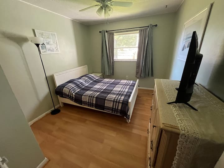 带标准双人床的第三间客房