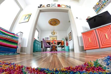 Awesome location.Alamo & Riverwalk<1 mile.