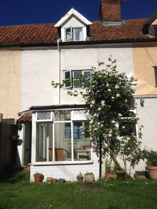 Cute cosy cottage dating from 16th Century- fully restored.