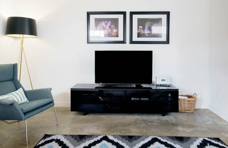 Upmarket Modern. Luxury rooftop house in the Gulch gallery image 4