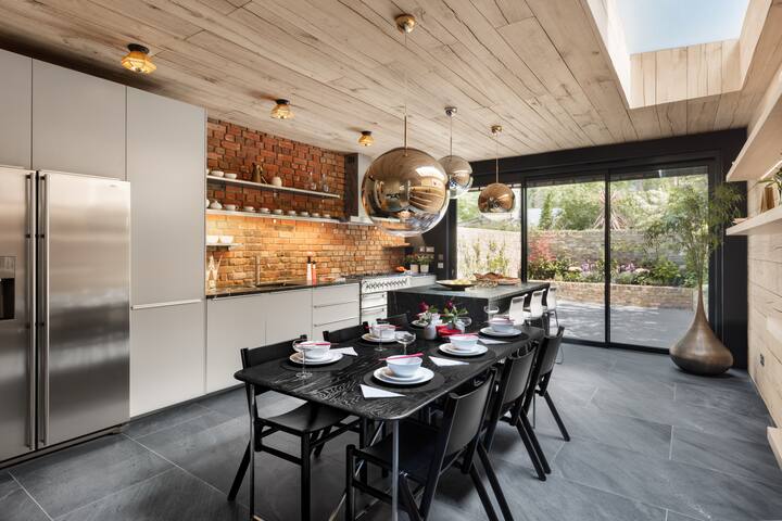 Contemporary Boutique Residence gallery image 5