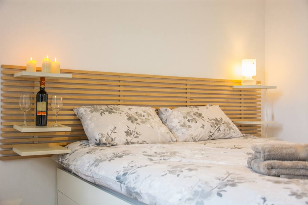 Contemporary double bedroom with a lovely view
