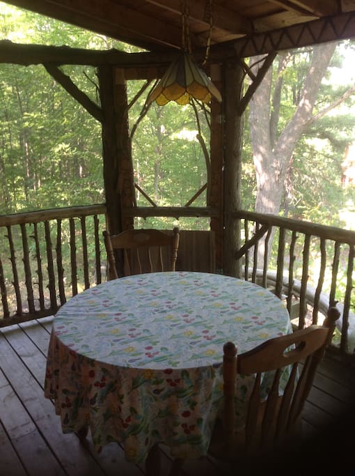 Screened in porch overlooking lake with dining table