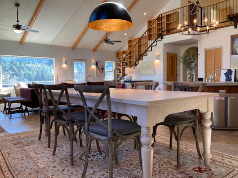 Stunning large home/views on 50ac/pool/hot tub