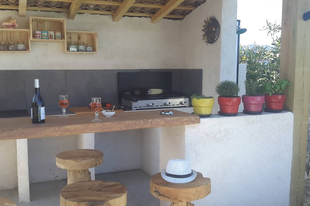 Vous aurez accès à la plancha pour varier votre cuisine.