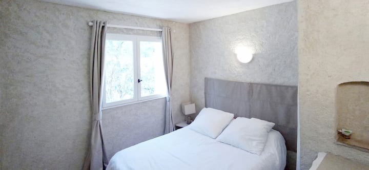 Chumba 1 cha kulala chenye kitanda cha watu wawili mwaka 160x200