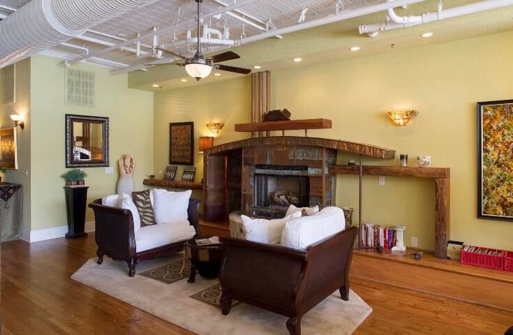 ~5 star Downtown Spacious Retreat at 35 Patton gallery image 5